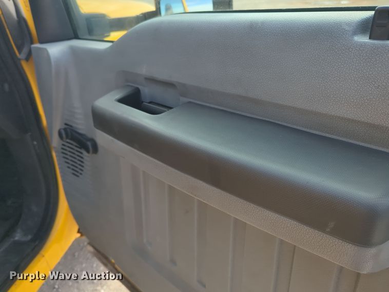 image for item ER4526 2015 Ford F350 Super Duty utility bed pickup truck