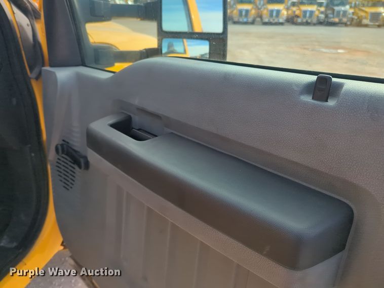 image for item ER4526 2015 Ford F350 Super Duty utility bed pickup truck