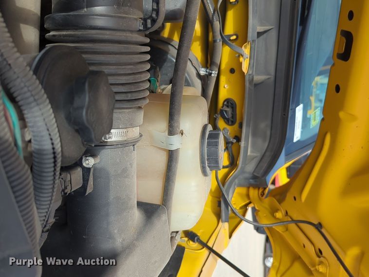 image for item ER4526 2015 Ford F350 Super Duty utility bed pickup truck