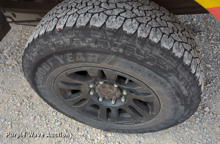 image for item ER4526 2015 Ford F350 Super Duty utility bed pickup truck