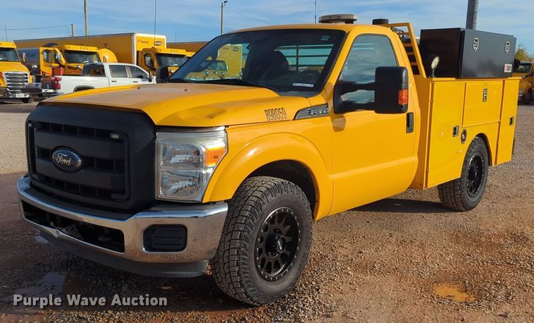 image for item ER4527 2015 Ford F350 Super Duty utility bed pickup truck