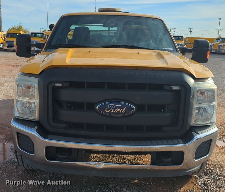 image for item ER4527 2015 Ford F350 Super Duty utility bed pickup truck