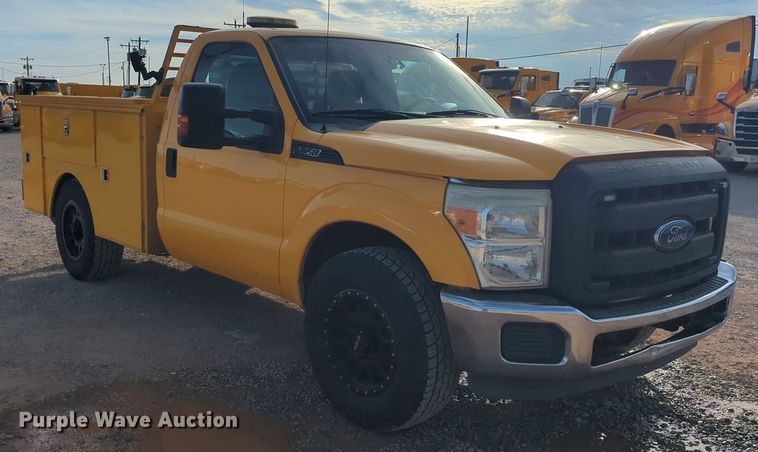 image for item ER4527 2015 Ford F350 Super Duty utility bed pickup truck