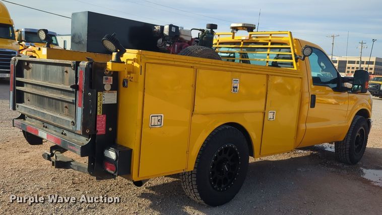 image for item ER4527 2015 Ford F350 Super Duty utility bed pickup truck