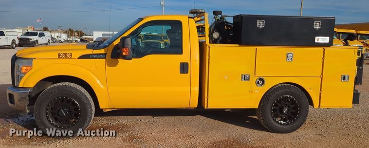 image for item ER4527 2015 Ford F350 Super Duty utility bed pickup truck