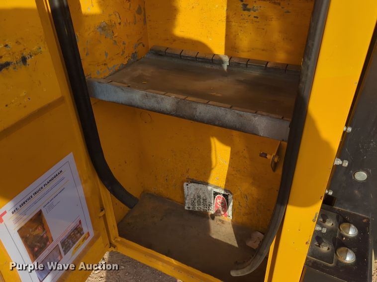 image for item ER4527 2015 Ford F350 Super Duty utility bed pickup truck