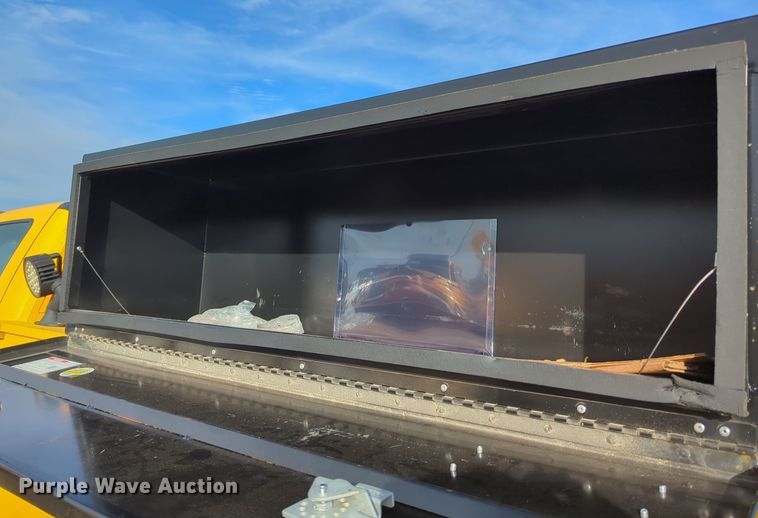 image for item ER4527 2015 Ford F350 Super Duty utility bed pickup truck