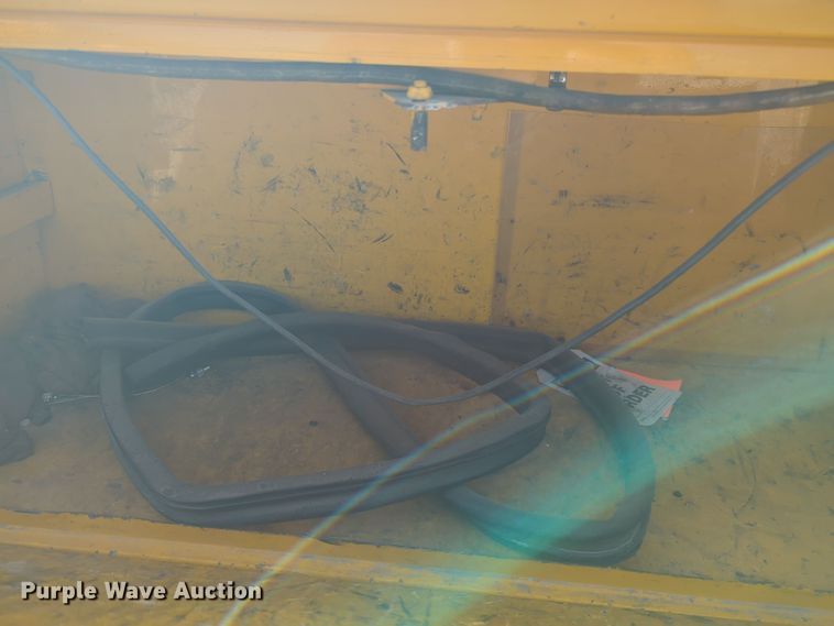 image for item ER4527 2015 Ford F350 Super Duty utility bed pickup truck