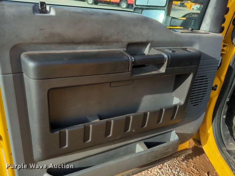 image for item ER4527 2015 Ford F350 Super Duty utility bed pickup truck