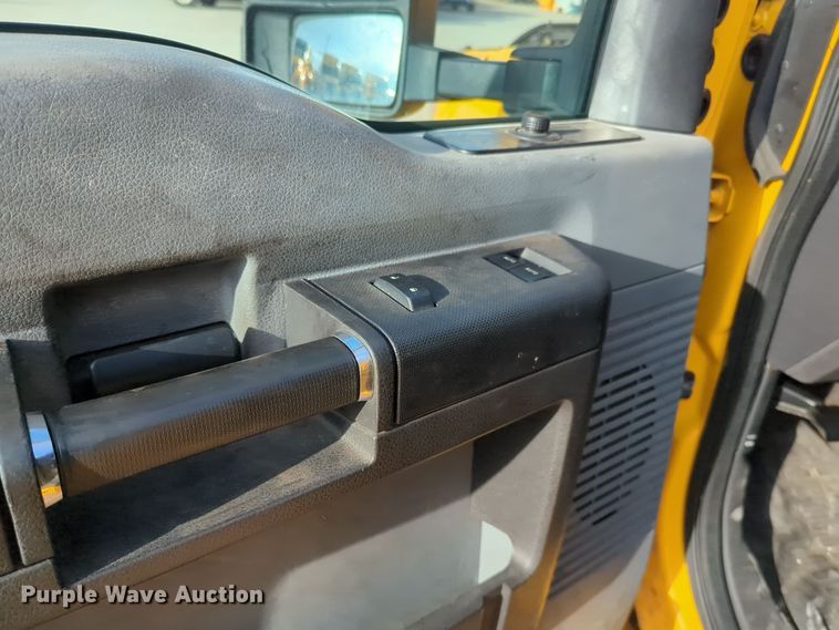 image for item ER4527 2015 Ford F350 Super Duty utility bed pickup truck