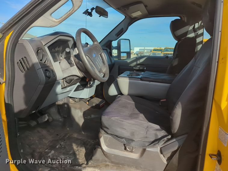 image for item ER4527 2015 Ford F350 Super Duty utility bed pickup truck