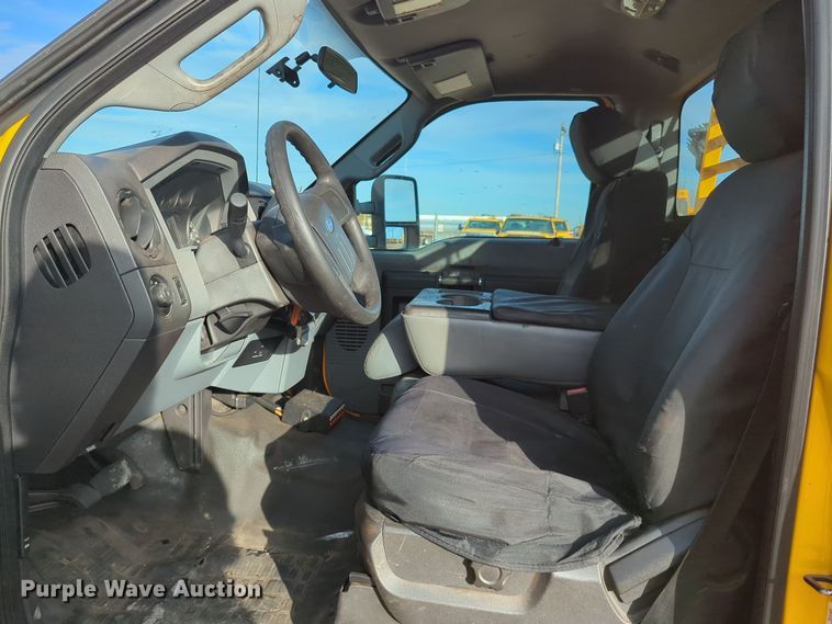 image for item ER4527 2015 Ford F350 Super Duty utility bed pickup truck