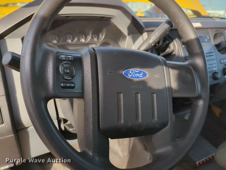 image for item ER4527 2015 Ford F350 Super Duty utility bed pickup truck