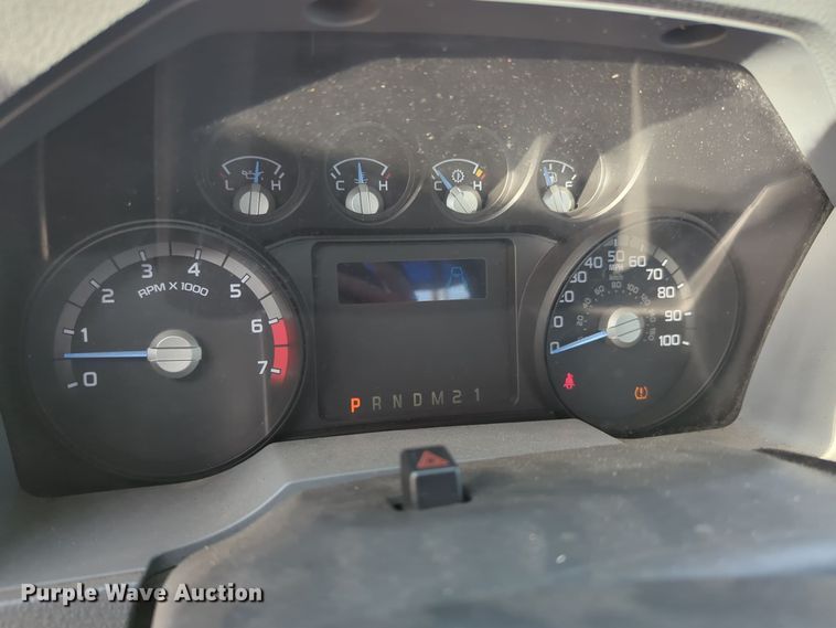 image for item ER4527 2015 Ford F350 Super Duty utility bed pickup truck