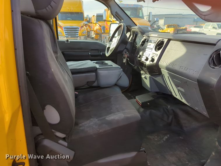 image for item ER4527 2015 Ford F350 Super Duty utility bed pickup truck