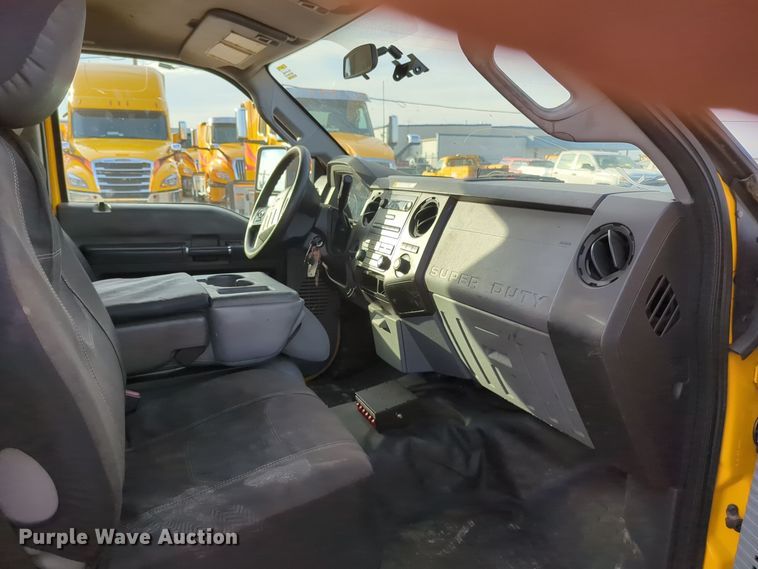 image for item ER4527 2015 Ford F350 Super Duty utility bed pickup truck