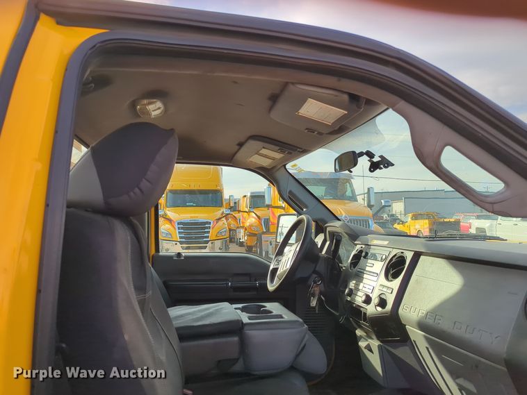 image for item ER4527 2015 Ford F350 Super Duty utility bed pickup truck