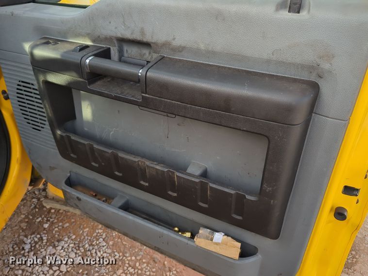 image for item ER4527 2015 Ford F350 Super Duty utility bed pickup truck