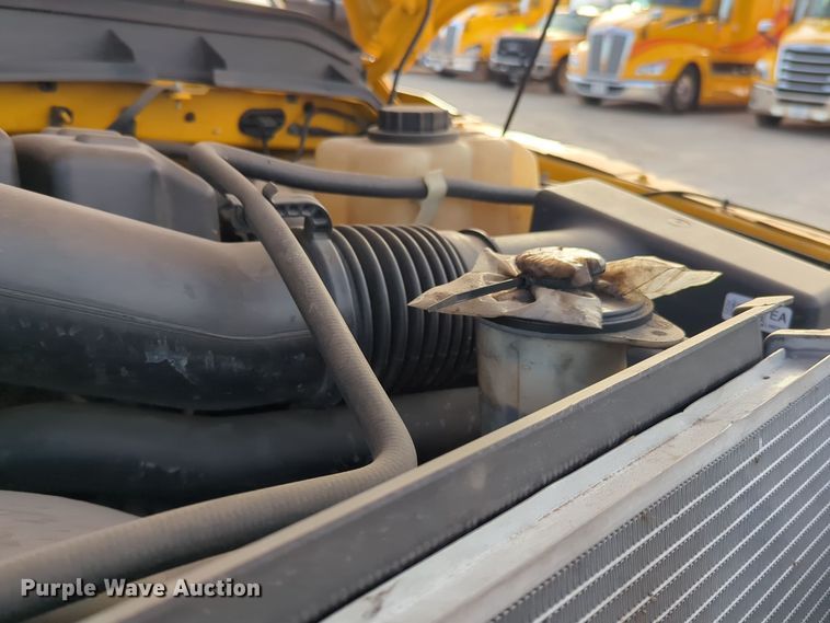 image for item ER4527 2015 Ford F350 Super Duty utility bed pickup truck