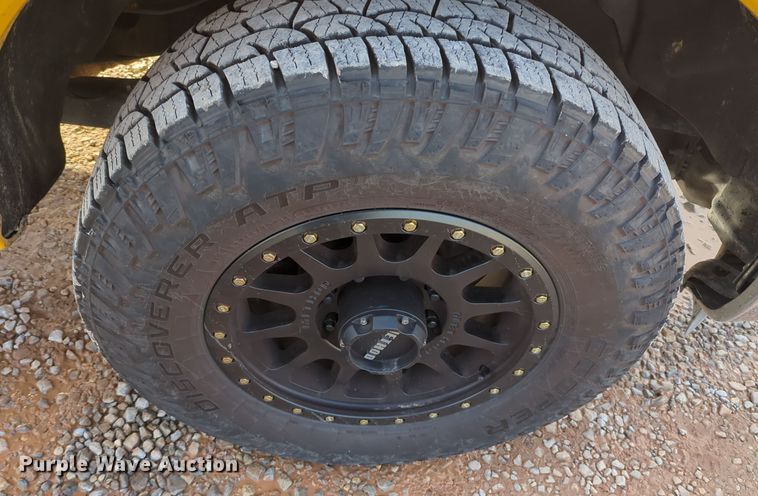 image for item ER4527 2015 Ford F350 Super Duty utility bed pickup truck