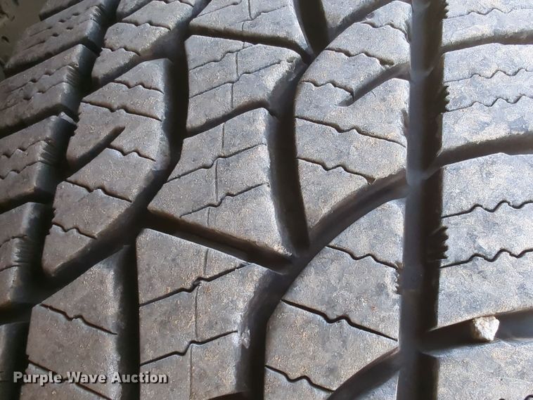 image for item ER4527 2015 Ford F350 Super Duty utility bed pickup truck