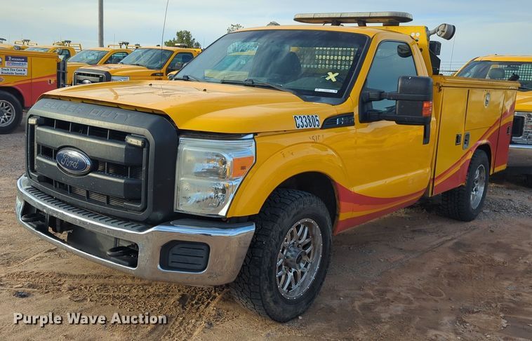 image for item ER4528 2016 Ford F350 Super Duty utility bed pickup truck