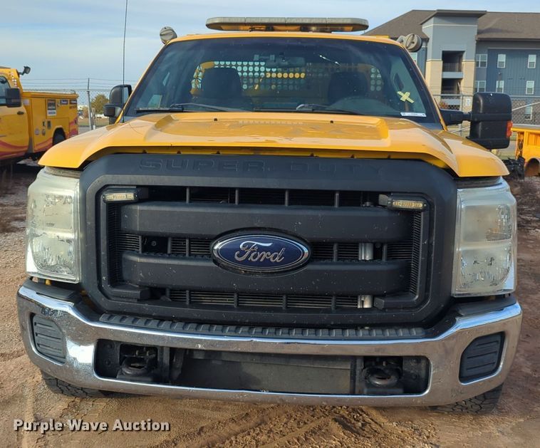 image for item ER4528 2016 Ford F350 Super Duty utility bed pickup truck