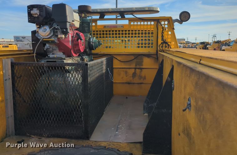 image for item ER4528 2016 Ford F350 Super Duty utility bed pickup truck