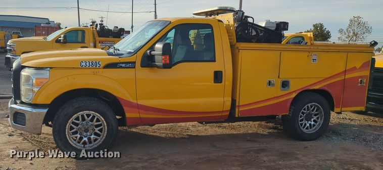 image for item ER4528 2016 Ford F350 Super Duty utility bed pickup truck
