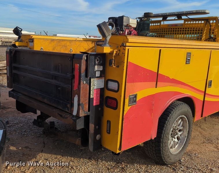 image for item ER4528 2016 Ford F350 Super Duty utility bed pickup truck