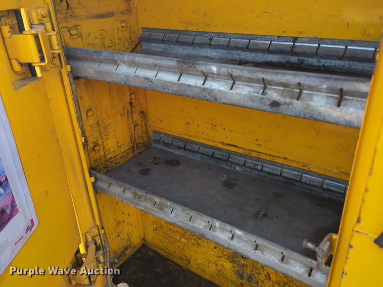 image for item ER4528 2016 Ford F350 Super Duty utility bed pickup truck