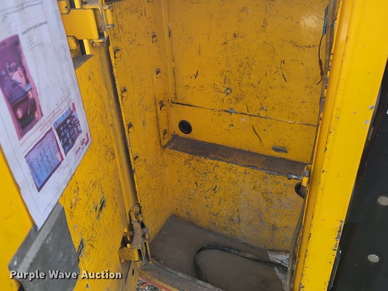 image for item ER4528 2016 Ford F350 Super Duty utility bed pickup truck