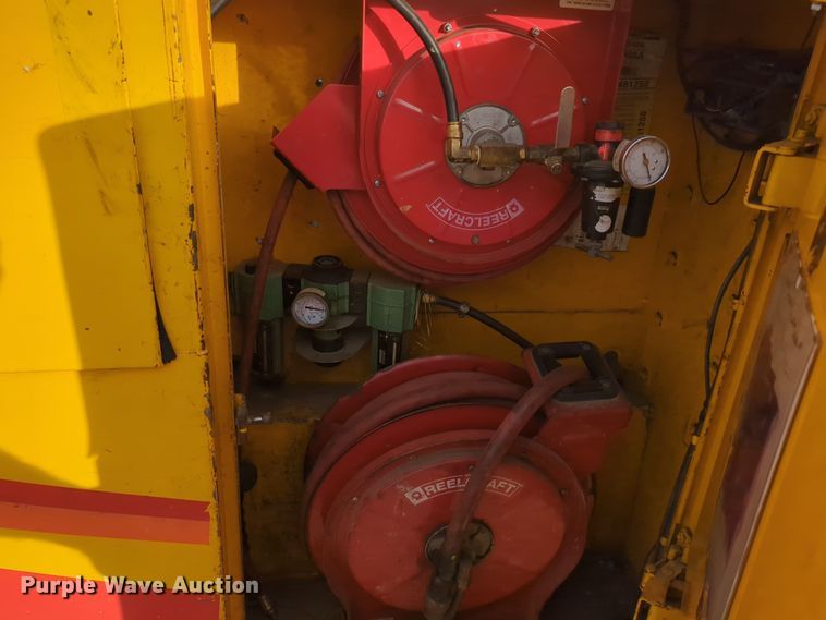 image for item ER4528 2016 Ford F350 Super Duty utility bed pickup truck