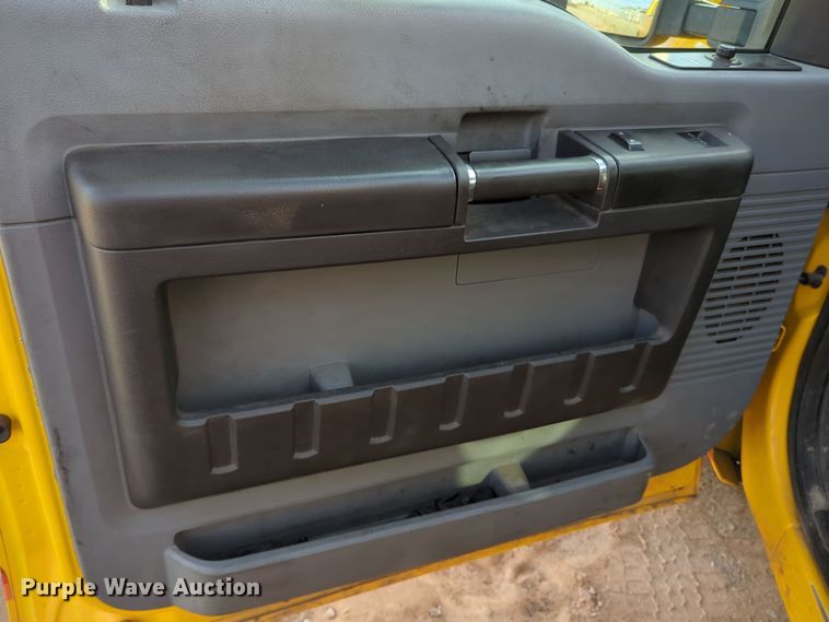 image for item ER4528 2016 Ford F350 Super Duty utility bed pickup truck