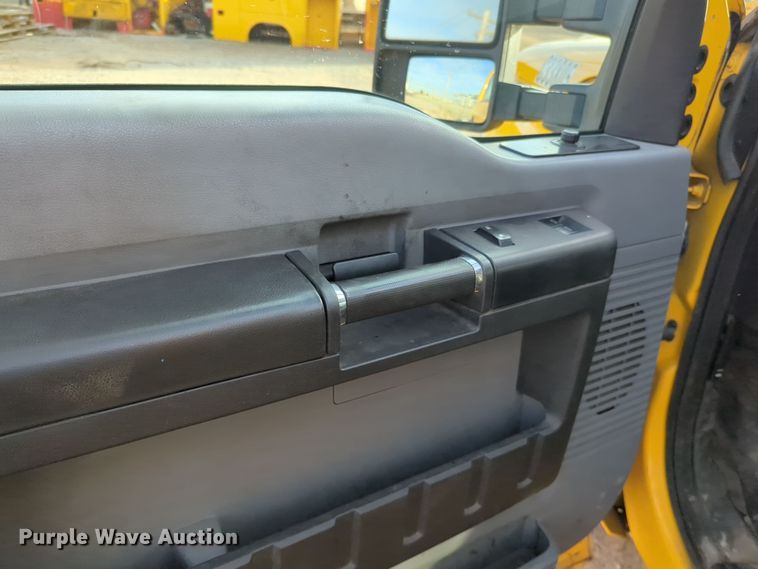 image for item ER4528 2016 Ford F350 Super Duty utility bed pickup truck