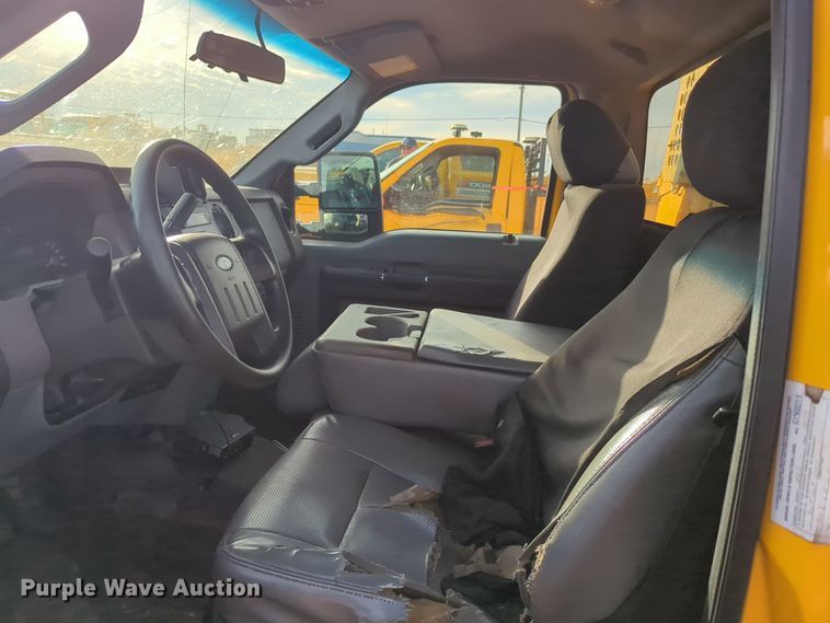 image for item ER4528 2016 Ford F350 Super Duty utility bed pickup truck