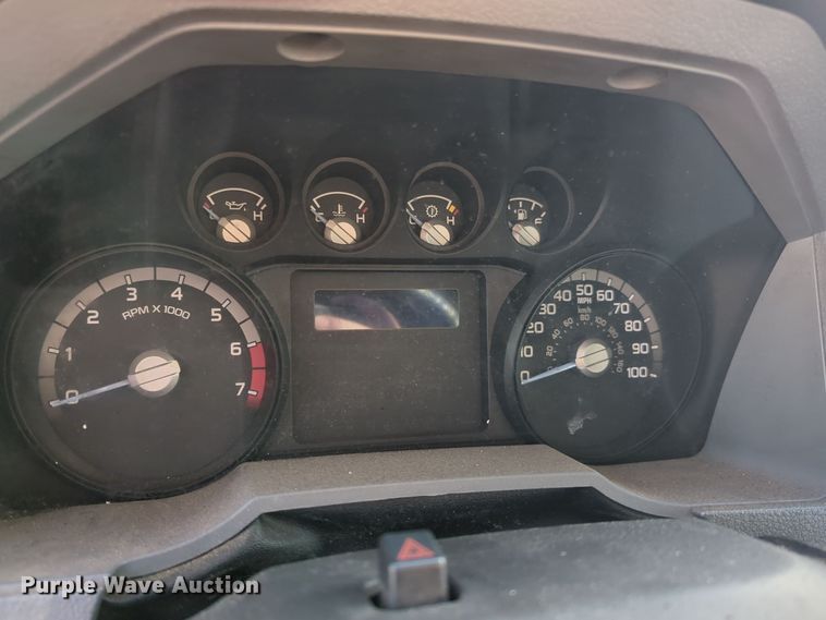 image for item ER4528 2016 Ford F350 Super Duty utility bed pickup truck