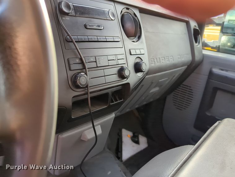 image for item ER4528 2016 Ford F350 Super Duty utility bed pickup truck