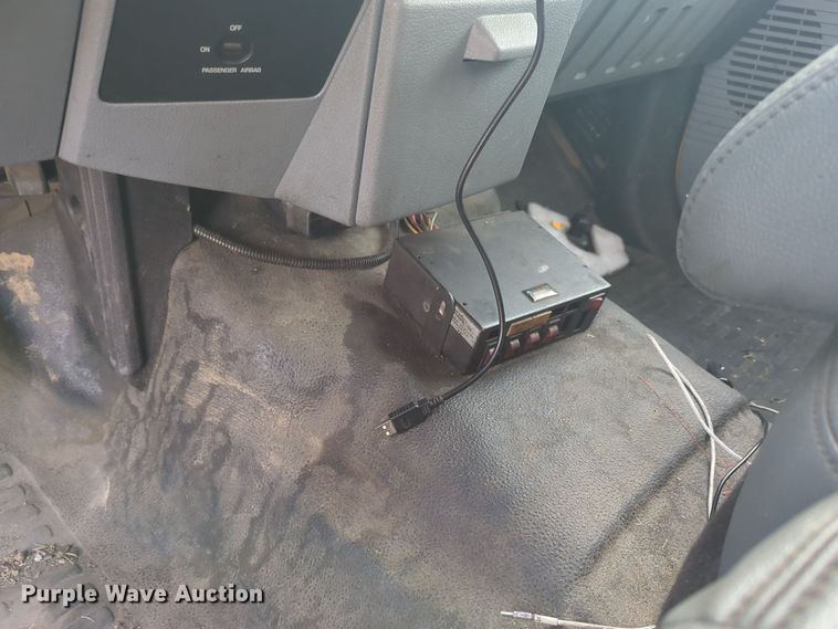 image for item ER4528 2016 Ford F350 Super Duty utility bed pickup truck