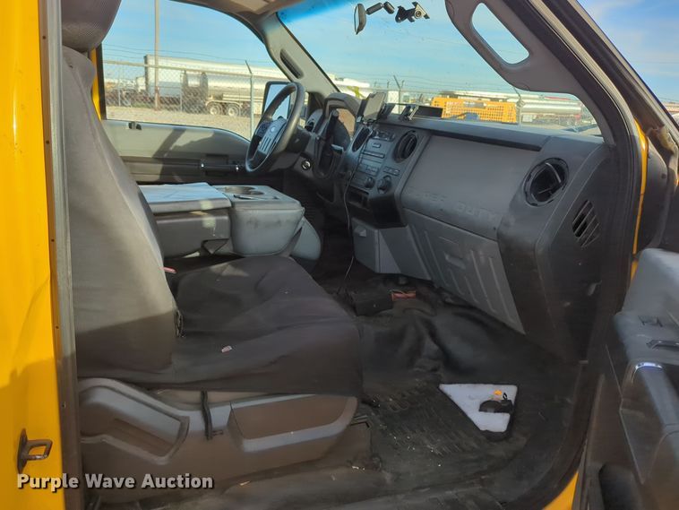 image for item ER4528 2016 Ford F350 Super Duty utility bed pickup truck