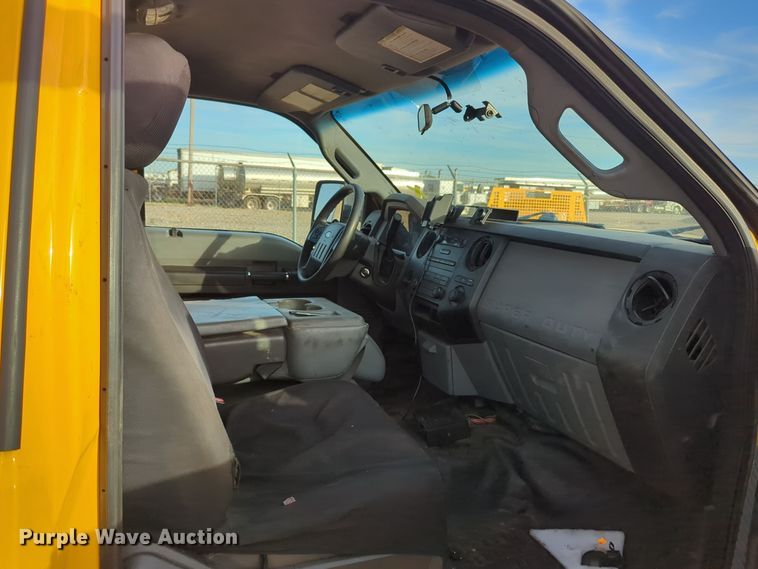 image for item ER4528 2016 Ford F350 Super Duty utility bed pickup truck