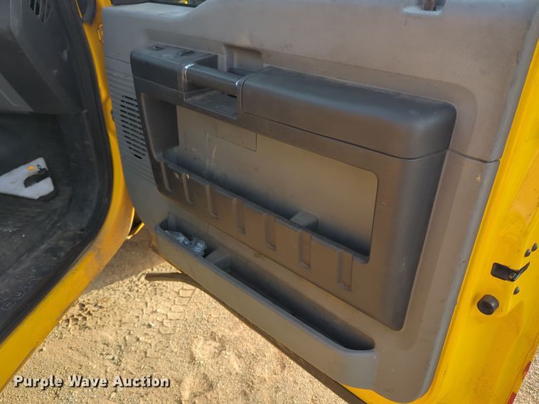 image for item ER4528 2016 Ford F350 Super Duty utility bed pickup truck