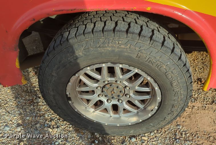 image for item ER4528 2016 Ford F350 Super Duty utility bed pickup truck