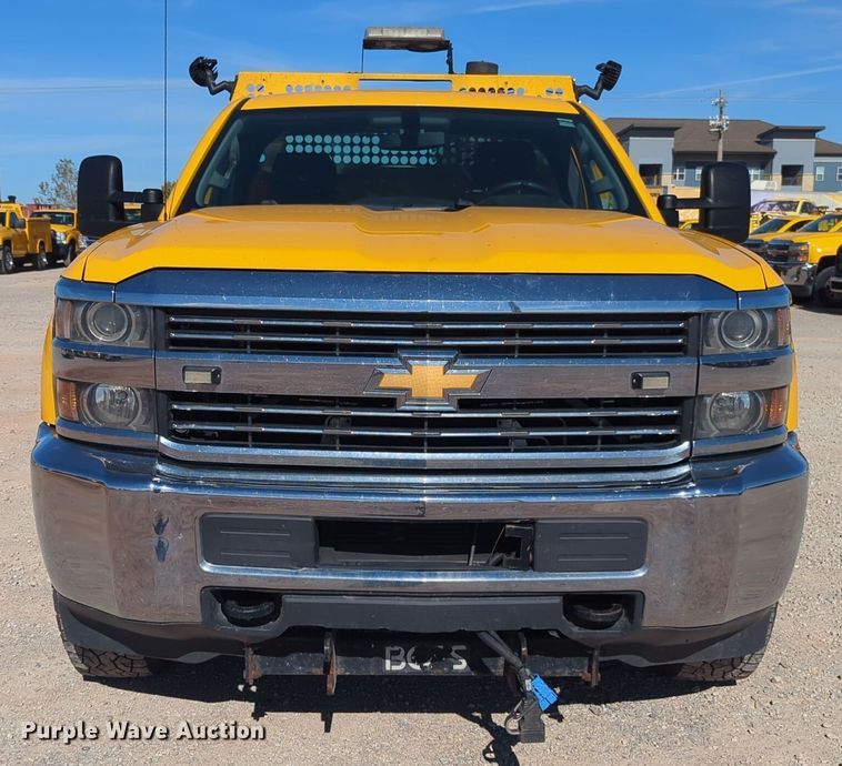 image for item ER4531 2016 Chevrolet Silverado 3500HD utility bed pickup truck