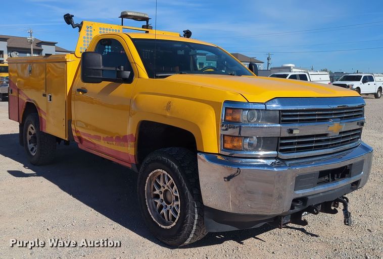 image for item ER4531 2016 Chevrolet Silverado 3500HD utility bed pickup truck