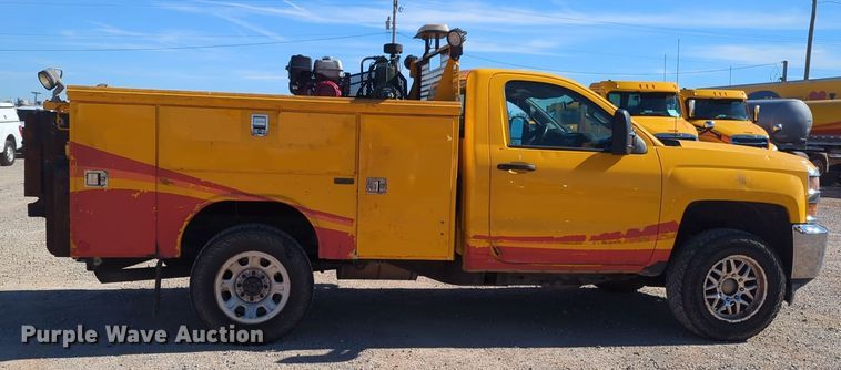 image for item ER4531 2016 Chevrolet Silverado 3500HD utility bed pickup truck