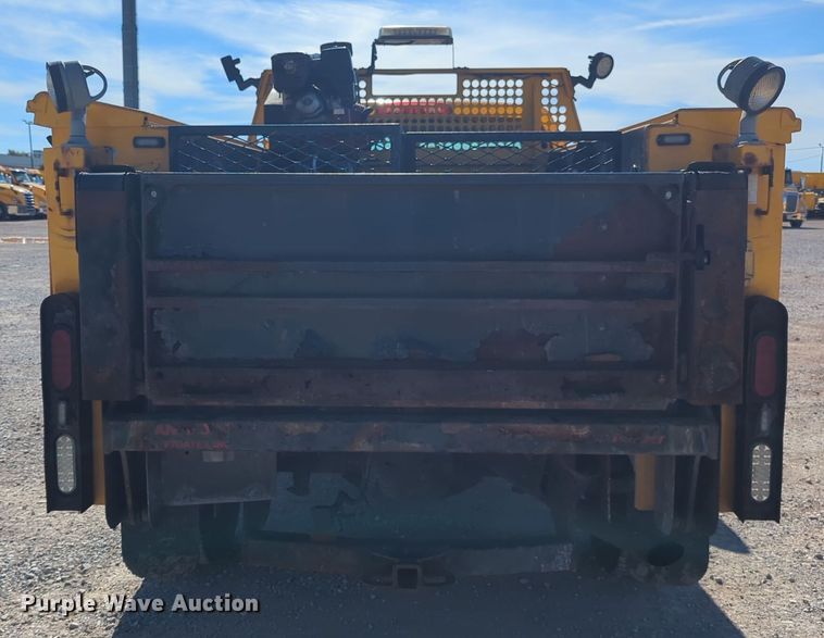 image for item ER4531 2016 Chevrolet Silverado 3500HD utility bed pickup truck