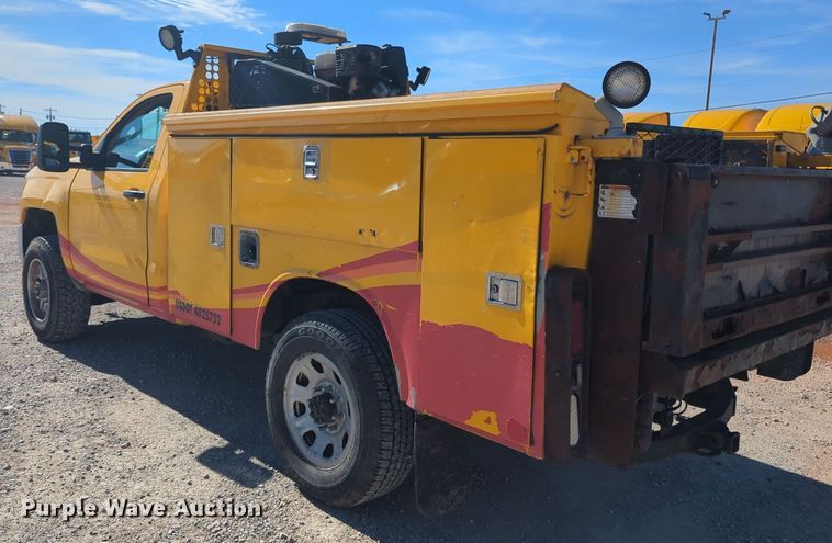 image for item ER4531 2016 Chevrolet Silverado 3500HD utility bed pickup truck