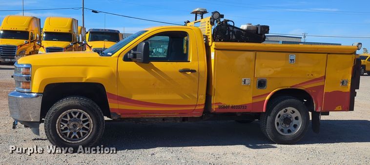 image for item ER4531 2016 Chevrolet Silverado 3500HD utility bed pickup truck