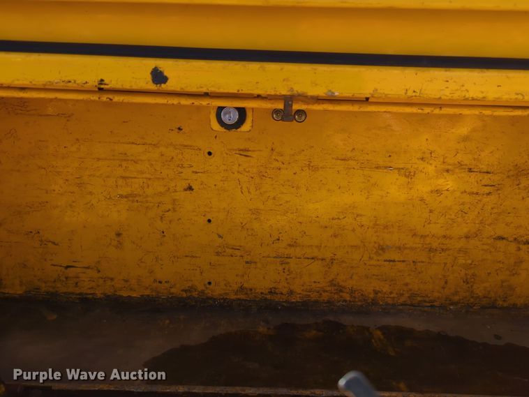 image for item ER4531 2016 Chevrolet Silverado 3500HD utility bed pickup truck